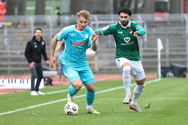 08 November 2025, Football, Men, Third League, 14 Matchday 3 League Season 2025 2026 FC Schweinfurt 05 TSG 1899 Hoffenheim II From left Florian Bähr TSG 1899 Hoffenheim II, 39 vs Ekin Celebi FC Schweinfurt 05, 11 Schweinfurt Riedel Bau Arena im Sachs Stadio Bayern Unterfranken Germany