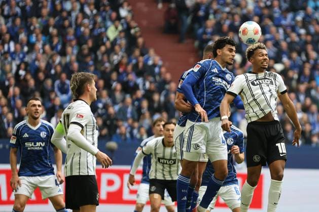 Mertcan Ayhan FC Schalke 04 and Bambase Conte SV 07 Elversberg at the match of the 2 Bundesliga season 2025 26 FC Schalke 04 SV 07 Elversberg Copyright Thomas Pakusch Copyright: Thomas Pakusch
