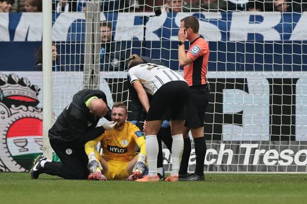 Nicolas Kristof SV 07 Elversberg has to be treated for an injury during the match of the 2 Bundesliga season 2025 26 FC Schalke 04 SV 07 Elversberg Copyright Thomas Pakusch Copyright: Thomas Pakusch