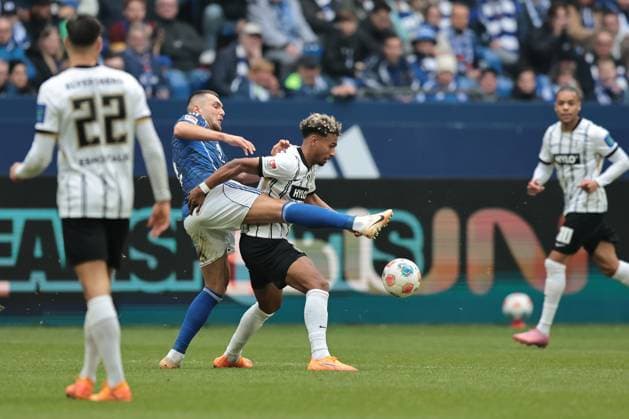 Hasan Kurucay FC Schalke 04 and Bambase Conte SV 07 Elversberg at the match of the 2 Bundesliga season 2025 26 FC Schalke 04 SV 07 Elversberg Copyright Thomas Pakusch Copyright: Thomas Pakusch