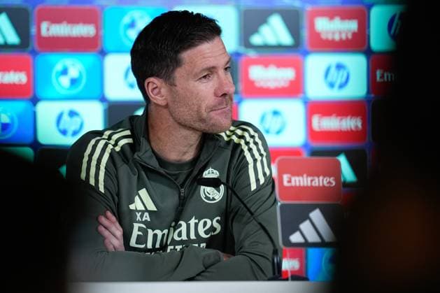 November 8, 2025, Valdebebas, Madrid, Spain: Xabi Alonso, head coach of Real Madrid, attends his press conference, PK, Pressekonferenz during the training day of Real Madrid ahead the Spanish League, LaLiga EA Sports, football match against Rayo Vallecano at Ciudad Deportiva Real Madrid on November 8, 2025, in Valdebebas, Madrid, Spain. Valdebebas Spain - ZUMAa181 20251108_zaa_a181_079 Copyright: xDennisxAgyemanx