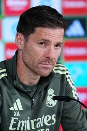 November 8, 2025, Valdebebas, Madrid, Spain: Xabi Alonso, head coach of Real Madrid, attends his press conference, PK, Pressekonferenz during the training day of Real Madrid ahead the Spanish League, LaLiga EA Sports, football match against Rayo Vallecano at Ciudad Deportiva Real Madrid on November 8, 2025, in Valdebebas, Madrid, Spain. Valdebebas Spain - ZUMAa181 20251108_zaa_a181_080 Copyright: xDennisxAgyemanx