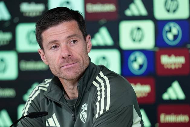 November 8, 2025, Valdebebas, Madrid, Spain: Xabi Alonso, head coach of Real Madrid, attends his press conference, PK, Pressekonferenz during the training day of Real Madrid ahead the Spanish League, LaLiga EA Sports, football match against Rayo Vallecano at Ciudad Deportiva Real Madrid on November 8, 2025, in Valdebebas, Madrid, Spain. Valdebebas Spain - ZUMAa181 20251108_zaa_a181_081 Copyright: xDennisxAgyemanx