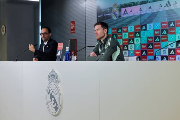 November 8, 2025, Valdebebas, Madrid, Spain: Xabi Alonso, head coach of Real Madrid, attends his press conference, PK, Pressekonferenz during the training day of Real Madrid ahead the Spanish League, LaLiga EA Sports, football match against Rayo Vallecano at Ciudad Deportiva Real Madrid on November 8, 2025, in Valdebebas, Madrid, Spain. Valdebebas Spain - ZUMAa181 20251108_zaa_a181_084 Copyright: xDennisxAgyemanx
