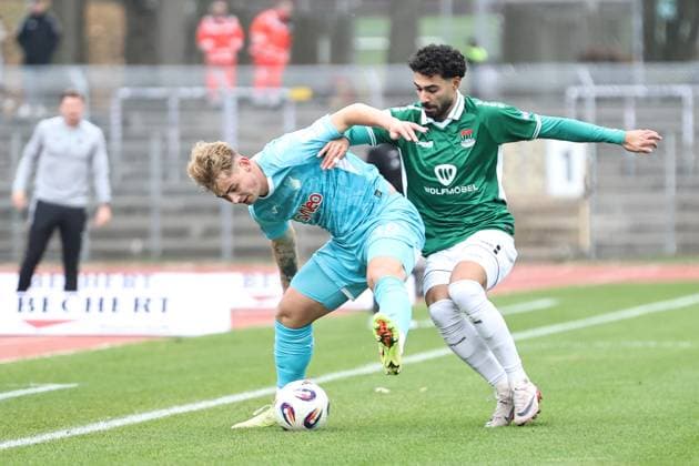 08 November 2025, Football, Men, Third League, 14 Matchday 3 League Season 2025 2026 FC Schweinfurt 05 TSG 1899 Hoffenheim II From left Florian Bähr TSG 1899 Hoffenheim II, 39 vs Ekin Celebi FC Schweinfurt 05, 11 Schweinfurt Riedel Bau Arena im Sachs Stadio Bayern Unterfranken Germany