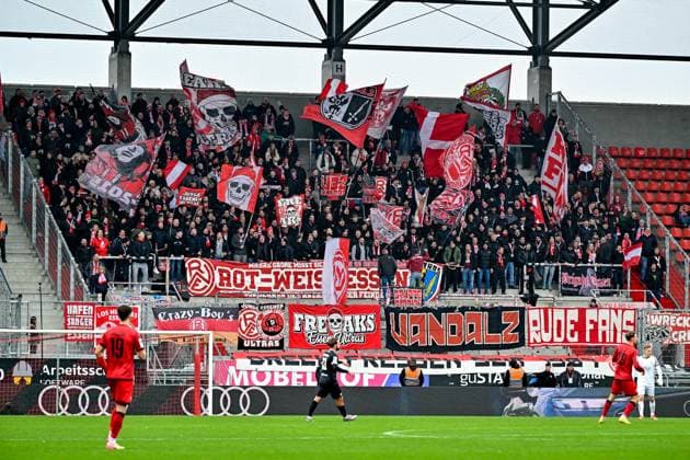 Fans of Rot Weiss Essen waving flags and making atmosphere, Fans, Audience, Spectators, Atmosphaere, Stadium, 08 11 2025, Ingolstadt Germany , Soccer, 3 Liga, FC Ingolstadt 04 Rot Weiss Essen, DFB DFL REGULATIONS PROHIBIT ANY USE OF PHOTOGRAPHS AS IMAGE SEQUENCES AND OR QUASI VIDEO xslx