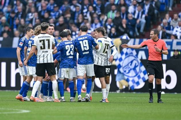 08 11 2025, Football, 2 Bundesliga, Season 2025 2026, Matchday 12, FC Schalke 04 SV Elversberg, pack formation, xRHR PHOTO YYx Copyright: KROEGER RHR-FOTOx RHR-FOTO YY