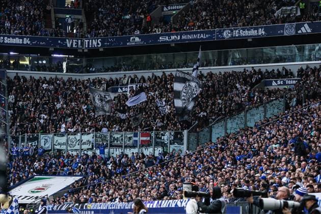Sport, Football, 2 Bundesliga Season 2025 2026 12 Matchday FC Schalke 04 SV Elversberg 08 11 2025, VELTINS Arena Fans SV Elversberg Gelsenkirchen VELTINS Arena Nordrhein Westfalen Germany