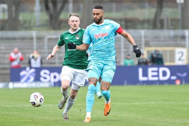 08 November 2025, Soccer, Men, Third League, 14 Matchday 3 League Season 2025 2026 FC Schweinfurt 05 TSG 1899 Hoffenheim II From left Joshua Endres FC Schweinfurt 05, 33 vs Ruben Reisig TSG 1899 Hoffenheim II, 17 Schweinfurt Riedel Bau Arena im Sachs Stadio Bayern Unterfranken Germany