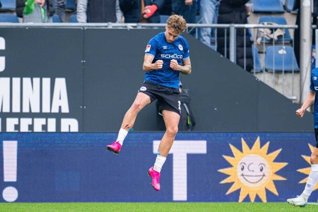 08 11 2025 Soccer, 2025 2026, 2 Bundesliga, Matchday 12, DSC Arminia Bielefeld Karlsruher SC Joel Grodowski Bielefeld cheers after his goal for 1 0 DFL REGULATIONS PROHIBIT ANY USE OF PHOTOGRAPHS AS IMAGE SEQUENCES AND OR QUASI VIDEO