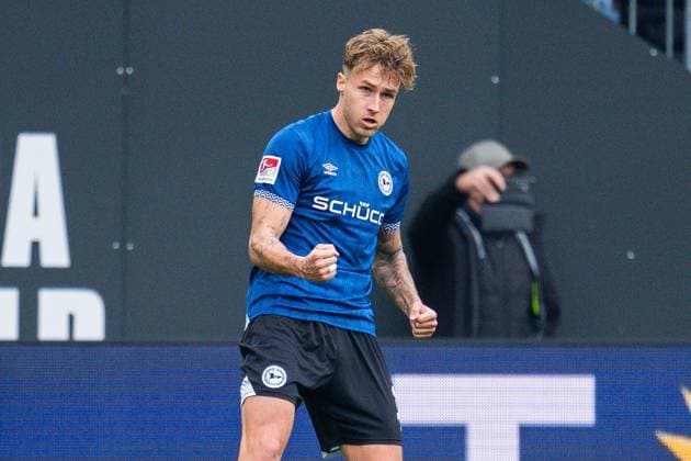08 11 2025 Soccer, 2025 2026, 2 Bundesliga, Matchday 12, DSC Arminia Bielefeld Karlsruher SC Joel Grodowski Bielefeld cheers after his goal for 1 0 DFL REGULATIONS PROHIBIT ANY USE OF PHOTOGRAPHS AS IMAGE SEQUENCES AND OR QUASI VIDEO
