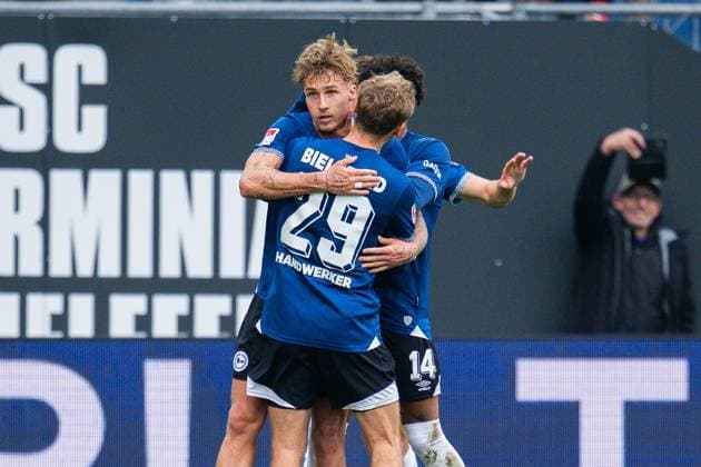 08 11 2025 Soccer, 2025 2026, 2 Bundesliga, Matchday 12, DSC Arminia Bielefeld Karlsruher SC L Joel Grodowski Bielefeld cheers after his goal for 1 0 DFL REGULATIONS PROHIBIT ANY USE OF PHOTOGRAPHS AS IMAGE SEQUENCES AND OR QUASI VIDEO