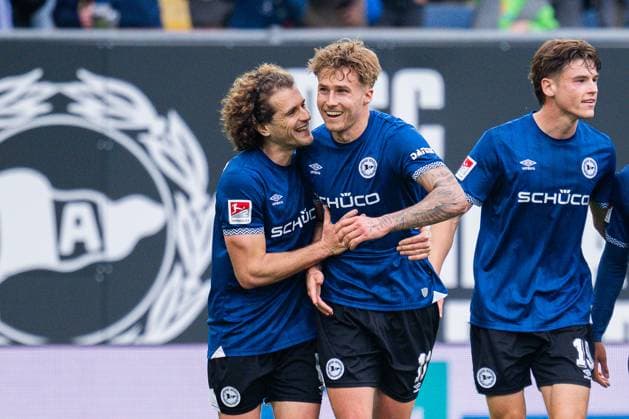 08 11 2025 Soccer, 2025 2026, 2 Bundesliga, Matchday 12, DSC Arminia Bielefeld Karlsruher SC M Joel Grodowski Bielefeld celebrates after his goal for 1 0 with L Mael Corboz Bielefeld DFL REGULATIONS PROHIBIT ANY USE OF PHOTOGRAPHS AS IMAGE SEQUENCES AND OR QUASI VIDEO