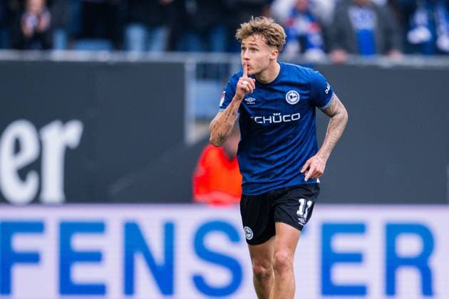 08 11 2025 Soccer, 2025 2026, 2 Bundesliga, Matchday 12, DSC Arminia Bielefeld Karlsruher SC Joel Grodowski Bielefeld cheers after his goal for 1 0 DFL REGULATIONS PROHIBIT ANY USE OF PHOTOGRAPHS AS IMAGE SEQUENCES AND OR QUASI VIDEO