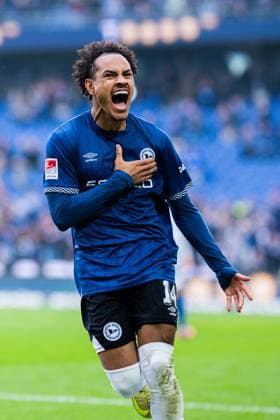 08 11 2025 Soccer, 2025 2026, 2 Bundesliga, Matchday 12, DSC Arminia Bielefeld Karlsruher SC Monju Momuluh Bielefeld cheers after his goal for 2 0 DFL REGULATIONS PROHIBIT ANY USE OF PHOTOGRAPHS AS IMAGE SEQUENCES AND OR QUASI VIDEO