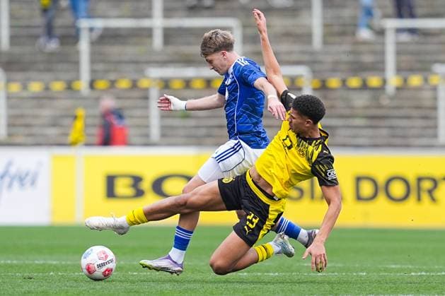 08 11 2025, xydrx, Football, Regionalliga West, Borussia Dortmund II FC Schalke 04 II, Season 2025 2026, Stadion Rote Erde Paul Poepperl FC Schalke 04 II 6 in duel against Jordi Paulina Borussia Dortmund II 23 North Rhine-Westphalia Germany