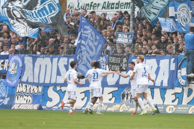 08 11 2025, Soccer, Men, Regionalliga Nord, Matchday 18, SV Meppen BSV Kickers Emden Cheers Goal celebration for 0 1 by Tido Steffens 21 BSV Kickers Emden