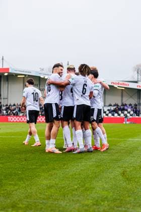 The SC Verl team cheers after Alessio Besio SC Verl, 23 GER, SC Verl vs FC Erzgebirge Aue, Football, 3 Liga, Matchday 14, Season 2025 2026, 08 11 2025 DFL Regulations prohibit any use of photographers as image sequences and or quasi video GER, SC Verl vs FC Erzgebirge Aue, Football, 3 Liga, Matchday 14, Season 2025 2026, 08 11 2025 Verl Copyright: xEibner-Pressefoto JanxRollingerx EP_JSK