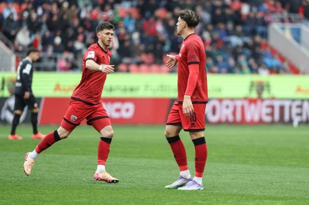 3 Liga FC Ingolstadt 04 Rot Weiss Essen thanks Linus Rosenlöcher 19, FCI Dennis Kaygin 10, FCI 3 Liga FC Ingolstadt 04 season 2025 2026 Rot Weiss Essen RWE