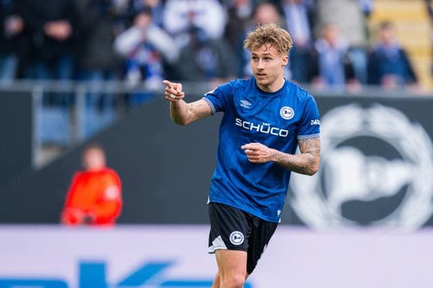 08 11 2025 Soccer, 2025 2026, 2 Bundesliga, Matchday 12, DSC Arminia Bielefeld Karlsruher SC Joel Grodowski Bielefeld cheers after his goal for 1 0 DFL REGULATIONS PROHIBIT ANY USE OF PHOTOGRAPHS AS IMAGE SEQUENCES AND OR QUASI VIDEO