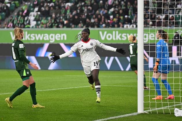 Soccer I Women I Season 2025 2026 I Bundesliga I 10 Matchday I VfL Wolfsburg Eintracht Frankfurt I 08 11 2025 Goal celebration Etonam Nicole Anyomi 19, Eintracht Frankfurt after the equalizing goal to 1 1 Crop, close-up, portrait, portrait, single photo, single image, body Wolfsburg Volkswagen Arena Lower Saxony Germany Copyright: xLobeca InesxHähnelx