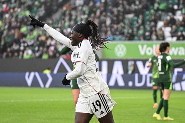 Soccer I Women I Season 2025 2026 I Bundesliga I 10 Matchday I VfL Wolfsburg Eintracht Frankfurt I 08 11 2025 Goal celebration Etonam Nicole Anyomi 19, Eintracht Frankfurt with finger pointing upwards Crop, close-up, portrait, portrait, single photo, single image, body Wolfsburg Volkswagen Arena Lower Saxony Germany Copyright: xLobeca InesxHähnelx