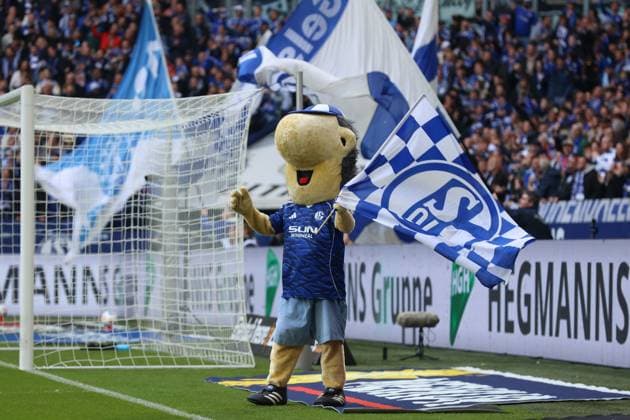 Mascot Erwin Schalke 04 GER, FC Schalke 04 vs SV Elversberg, Football, 2 Liga, Matchday 12, Season 2025 2026, 08 11 2025 DFL REGULATES PROHIBIT ANY USE OF PHOTOGRAPHS AS IMAGE SEQUENCES AND OR QUASI VIDEO GER, FC Schalke 04 vs SV Elversberg, Football, 2 Liga, Matchday 12, Season 2025 2026, 08 11 2025 Gelsenkirchen Copyright: xEibner-Pressefoto FrankxZeisingx EP_FZG