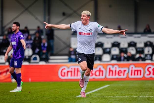 Alessio Besio SC Verl, 23 celebrates after scoring 1 0 GER, SC Verl vs FC Erzgebirge Aue, Football, 3 Liga, Matchday 14, Season 2025 2026, 08 11 2025 DFL Regulations prohibit any use of photographers as image sequences and or quasi video GER, SC Verl vs FC Erzgebirge Aue, Football, 3 Liga, Matchday 14, Season 2025 2026, 08 11 2025 Verl Copyright: xEibner-Pressefoto JanxRollingerx EP_JSK
