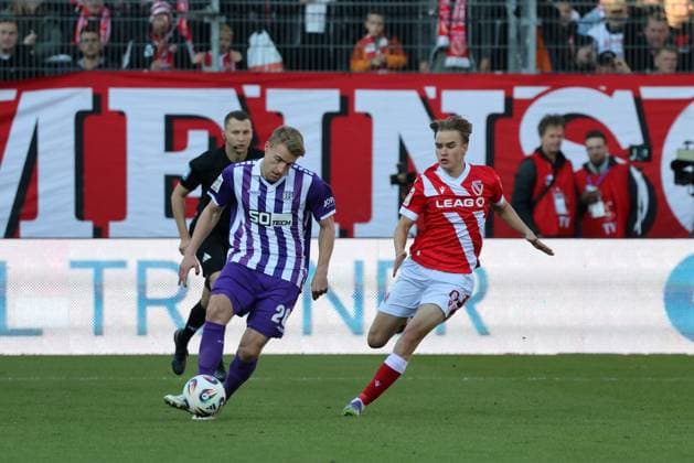 24 Jannik Müller C Osnabrück, l , 8 Lukas Michelbrink Energie Cottbus Football 3 Liga 2025 2026 FC Energie Cottbus VfL Osnabrück