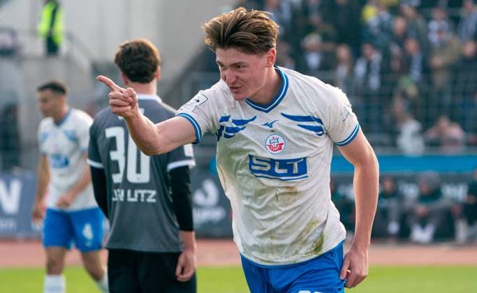 8 11 2025, Soccer, GER, Men, 3 League, DFL, Matchday 14, Season 2025 26, SSV Ulm 1946 FC Hansa Rostock Ryan Don Naderi FC Hansa Rostock, re celebrates his goal for 3 0 Ulm Donaustadion Baden Würrttemberg Germany