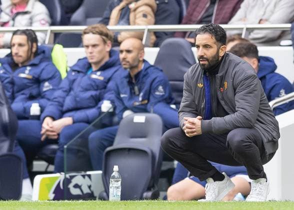 Tottenham Hotspur v Manchester United, ManU Premier League, Football, Tottenham Hotspur Stadium, London, UK - 08 Nov 2025 Manchester United Head Coach Ruben Amorim squats down London Tottenham Hotspur Stadium Tottenham GBR, UK NEWSPAPERS OUT Copyright: xEllixBirchx