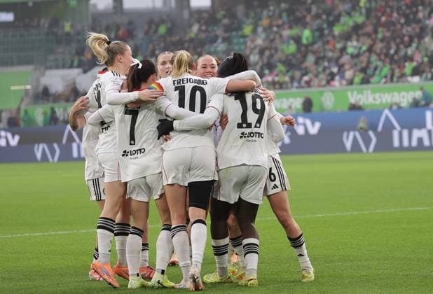 torjubel frankfurt football, women, season 2025 2026, 1 league, google pixel women Bundesliga, VfL Wolfsburg vs Eintracht Frankfurt DFL REGULATIONS PROHIBIT ANY USE OF PHOTOGRAPHS AS IMAGE SEQUENCES AND OR QUASI VIDEO