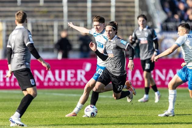 Football, Season 2025 2026, 3 Liga, Donaustadion Ulm, Matchday 14, SSV Ulm 1846 Football FC Hansa Rostock, 08 11 2025 08 11 2025, Football, Season 2025 2026, 3 Liga, Donaustadion Ulm, Matchday 14, SSV Ulm 1846 Football FC Hansa Rostock, v l 20 Ryan Naderi FC Hansa Rostock , 23 Max Brandt SSV Ulm 1846 Football Photo Lucca Fundel Ulm Donaustadion Baden Württemberg Germany