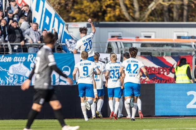 Soccer, Season 2025 2026, 3 Liga, Donaustadion Ulm, 14 Matchday, SSV Ulm 1846 Soccer FC Hansa Rostock, 08 11 2025 08 11 2025, Soccer, Season 2025 2026, 3 Liga, Donaustadion Ulm, 14 Matchday, SSV Ulm 1846 Soccer FC Hansa Rostock, Goal celebration joy after goal Goal shot to 0 2 by 4 Kenan Fatkic FC Hansa Rostock Team Team FC Hansa Rostock Photo Lucca Fundel Ulm Donaustadion Baden Württemberg Germany