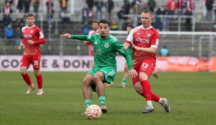 08 11 2025, xfsx, Men, Soccer, Season 2025 2026, Regionalliga Bayern, 17 Matchday FC Wuerzburger Kickers SpVgg Ansbach 09 v li Tarkan uecuencue SpVgg Ansbach 09 , Philipp Ochs FC Wuerzburger Kickers Wuerzburg AKON ARENA Bayern Germany