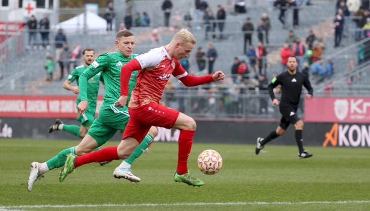 08 11 2025, xfsx, Men, Soccer, Season 2025 2026, Regionalliga Bayern, 17 Matchday FC Wuerzburger Kickers SpVgg Ansbach 09 v li Riko Manz SpVgg Ansbach 09 , Luke Hemmerich FC Wuerzburger Kickers Wuerzburg AKON ARENA Bayern Germany
