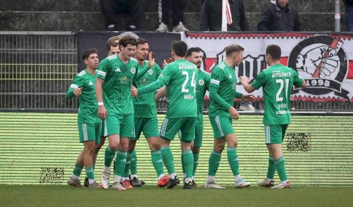 08 11 2025, xfsx, Herren, Fußball, Saison 2025 2026, Regionalliga Bayern, 17 Spieltag FC Wuerzburger Kickers SpVgg Ansbach 09 v li Spieler der SpVgg Ansbach 09 mit Torjubel, celebrate the goal, goal celebration, Jubel über das Tor zum 0 1 durch Niklas Seefried SpVgg Ansbach 09 Wuerzburg AKON ARENA Bayern Deutschland