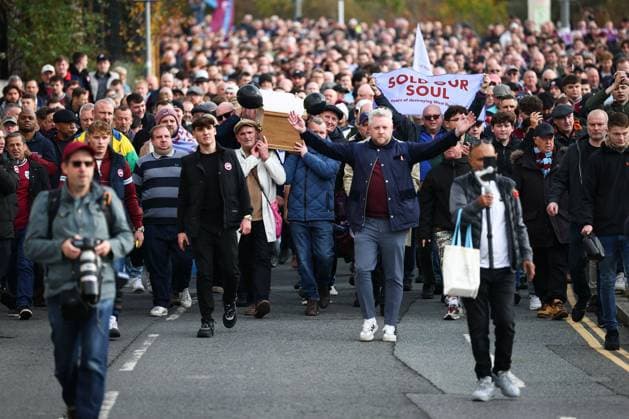 West Ham United fans hold a protest outside the ground against the Owners and Board of West Ham United West Ham United v Burnley, Premier League, Football, London Stadium, London, UK - 08 Nov 2025London London Stadium United Kingdom EDITORIAL USE ONLY No use with unauthorised audio, video, data, fixture lists, club league logos or live services. Online in-match use limited to 120 images, no video emulation. No use in betting, games or single club league player publications. Copyright: xSimonxDael Shutterstockx 15701686b