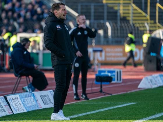 Moritz Glasbrenner, Head Coach SSV Ulm 1846 , GER, SSV Ulm 1846 vs FC Hansa Rostock, Football, 3 Liga, Season 2025 2026, 08 11 2025, DFB DFL regulations prohibit any use of photographs as image sequences and or quasi video GER, SSV Ulm 1846 vs FC Hansa Rostock, Football, 3 Liga, Season 2025 2026, 08 11 2025 Ulm Copyright: xMichaelxSchmidt Eibner-Pressefotx EP_MST