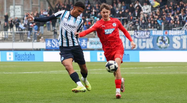 BAU 08 11 2025 Stuttgart soccer SV Stuttgarter Kickers vs FC Astoria Walldorf, f l Jacob Danquah Stuttgart , Jacob Collmann Walldorf