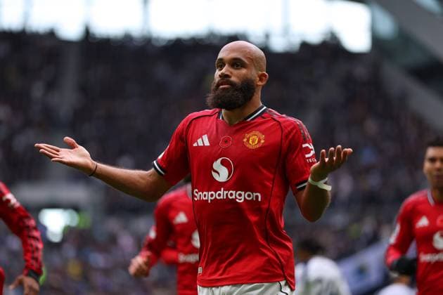 8th November 2025; Tottenham Hotspur Stadium, London, England; Premier League Football, Tottenham Hotspur versus Manchester United, ManU Bryan Mbeumo of Manchester United celebrates after scoring his sides 1st goal in the 32nd minute to make it 0-1  JohnxPatrickxFletcher