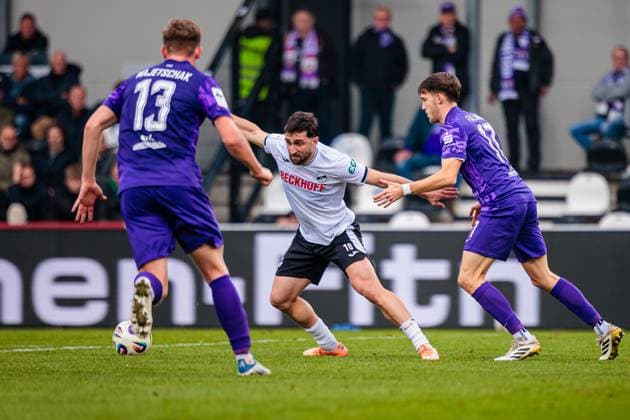 v l Erik Majetschak FC Erzgebirge Aue, 13 , Berkan Taz SC Verl, 10 , Pascal Fallmann FC Erzgebirge Aue, 17 GER, SC Verl vs FC Erzgebirge Aue, Football, 3 Liga, Matchday 14, Season 2025 2026, 08 11 2025 DFL Regulations prohibit any use of photographers as image sequences and or quasi video GER, SC Verl vs FC Erzgebirge Aue, Football, 3 Liga, Matchday 14, Season 2025 2026, 08 11 2025 Verl Copyright: xEibner-Pressefoto JanxRollingerx EP_JSK