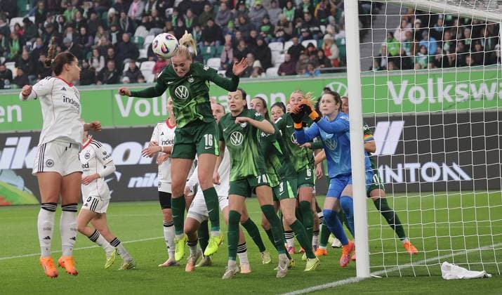 Camilla Kuever VfL Wolfsburg by header defense Football, Women, Season 2025 2026, 1 Liga, Google Pixel Women Bundesliga, VfL Wolfsburg vs Eintracht Frankfurt DFL REGULATIONS PROHIBIT ANY USE OF PHOTOGRAPHS AS IMAGE SEQUENCES AND OR QUASI VIDEO