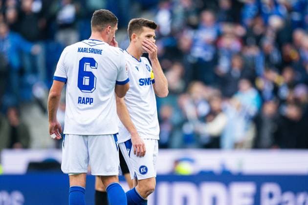 08 11 2025 Soccer, 2025 2026, 2 Bundesliga, Matchday 12, DSC Arminia Bielefeld Karlsruher SC L R Nicolai Rapp Karlsruhe , Marvin Wanitzek Karlsruhe DFL REGULATIONS PROHIBIT ANY USE OF PHOTOGRAPHS AS IMAGE SEQUENCES AND OR QUASI VIDEO
