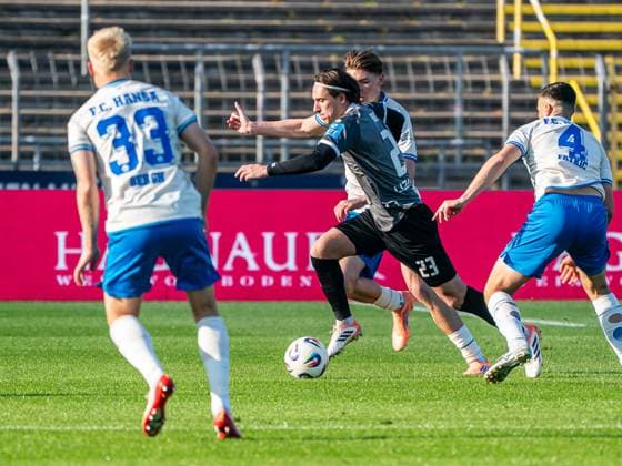 Max Brandt SSV Ulm 1846, 23 in duel with Ryan Naderi FC Hansa Rostock, 20 , GER, SSV Ulm 1846 vs FC Hansa Rostock, Football, 3 Liga, Season 2025 2026, 08 11 2025, DFB DFL regulations prohibit any use of photographs as image sequences and or quasi video GER, SSV Ulm 1846 vs FC Hansa Rostock, Football, 3 Liga, Season 2025 2026, 08 11 2025 Ulm Copyright: xMichaelxSchmidt Eibner-Pressefotx EP_MST
