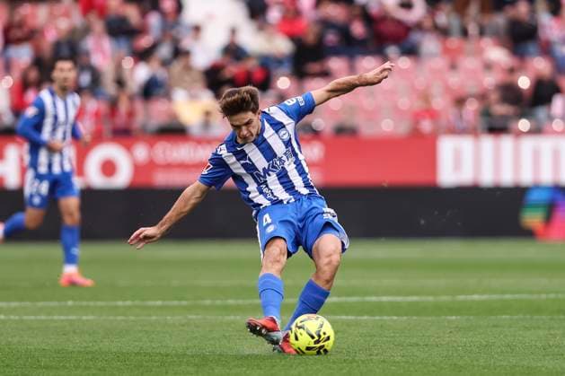 November 8, 2025, Girona, Girona, SPAIN: Denis Suarez of Deportivo Alaves in action during the Spanish league, La Liga EA Sports, football match played between Girona FC and Deportivo Alaves at Montilivi stadium on November 08, 2025 in Girona, Spain. Girona SPAIN - ZUMAa181 20251108_zaa_a181_100 Copyright: xJavierxBorregox