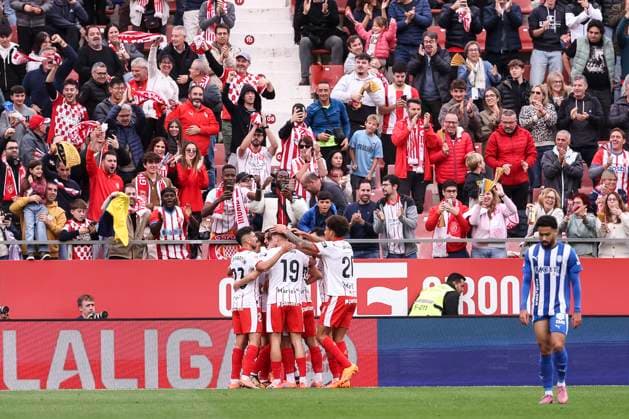 November 8, 2025, Girona, Girona, SPAIN: Viktor Tsygankov of Girona FC celebrates a goal with teammates during the Spanish league, La Liga EA Sports, football match played between Girona FC and Deportivo Alaves at Montilivi stadium on November 08, 2025 in Girona, Spain. Girona SPAIN - ZUMAa181 20251108_zaa_a181_101 Copyright: xJavierxBorregox