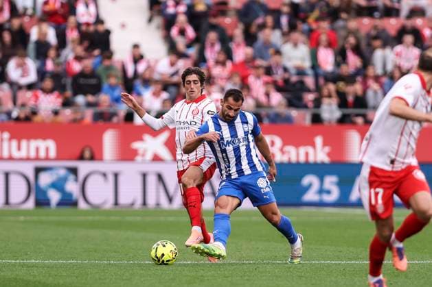November 8, 2025, Girona, Girona, SPAIN: Jonny Otto of Deportivo Alaves and Bryan Gil of Girona FC in action during the Spanish league, La Liga EA Sports, football match played between Girona FC and Deportivo Alaves at Montilivi stadium on November 08, 2025 in Girona, Spain. Girona SPAIN - ZUMAa181 20251108_zaa_a181_110 Copyright: xJavierxBorregox