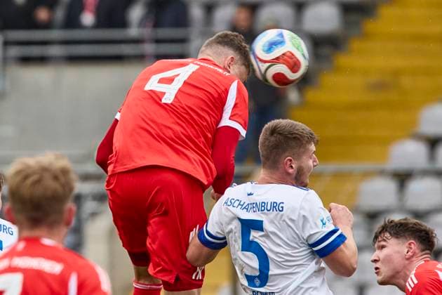 Regionalliga Bayern, FC Bayern München II vs SV Viktoria Aschaffenburg, München FC Bayern, München FC Bayern II Amateure , Aschaffenburg SV Viktoria, 2025 11 08 in München Stadion an der Grünwalder Straße Goal Goal FC Bayern München II 1 0 HEINDL David FC Bayern München II FCBII4 Innenverteidiger sportworld München Stadion an der Grünwalder Stra Bayern Germany