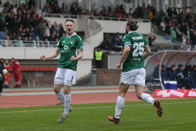 08 11 2025, xjcx, Herren, Fußball, Saison 2025 2026, 3 Liga, 14 Spieltag 1 FC Schweinfurt 1905 TSG Hoffenheim II Joshua Endres 33, 1 FC Schweinfurt 1905 und Manuel Wintzheimer 25, 1 FC Schweinfurt 1905 , Torjubel nach dem 2 0, DFL DFB REGULATES PROHIBIT ANY USE OF PHOTOGRAPHS AS IMAGE SEQUENCES AND OR QUASI VIDEO Schweinfurt Sachs Stadion Bayern Deutschland